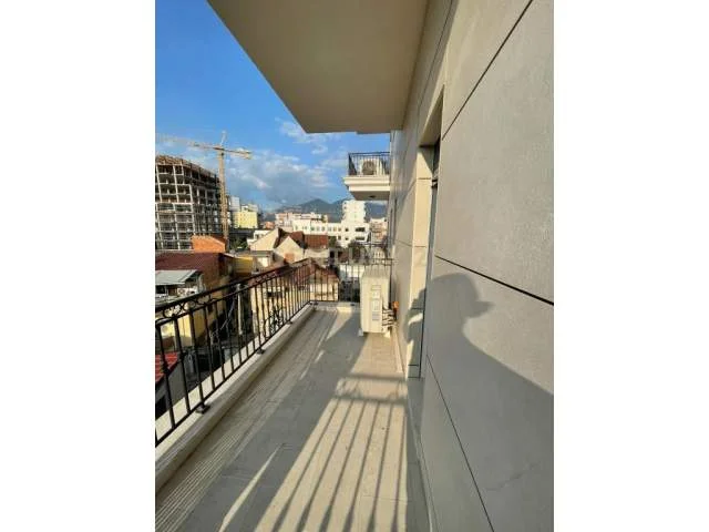 Tirane, jepet me qera apartament 2+1 Kati 3, 111 m² 900 Euro (Bulevardi Zogu i Parë)