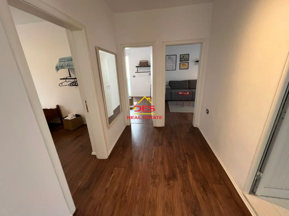 Vlore, shitet apartament 2+1+Ballkon Kati 5, 75 m² 80.000 € (Rr 7 Nëntori)