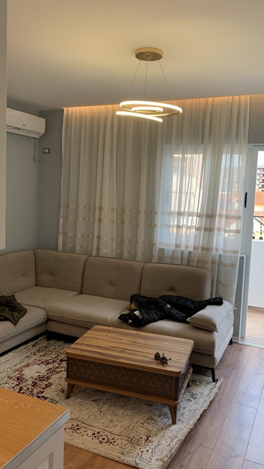 Tirane, jepet me qera apartament 2+1+Ballkon Kati 3, vetem per familjare 70 m² 700 € (Prane Viva Market)