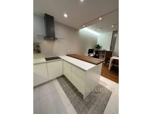 Tirane, jepet me qera apartament 2+1+BLK Kati 1, 125 m² 900 Euro (Kopshti Botanik Zoologjik)