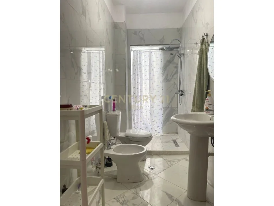 Durres, jepet me qera apartament 1+1 Kati 1, 70 m² 300 € (golem)