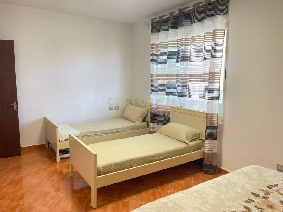 Durres, jepet me qera apartament 1+1 Kati 1, 70 m² 300 € (golem)