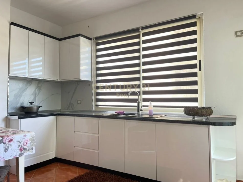 Durres, jepet me qera apartament 1+1 Kati 1, 70 m² 300 € (golem)