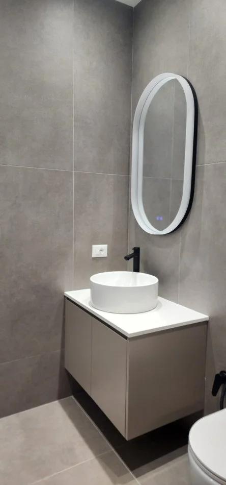 Tirane, jepet me qera 2+1+Ballkon Kati 5, 100 m² 1.800 € (tek Rruga e Kosovareve)