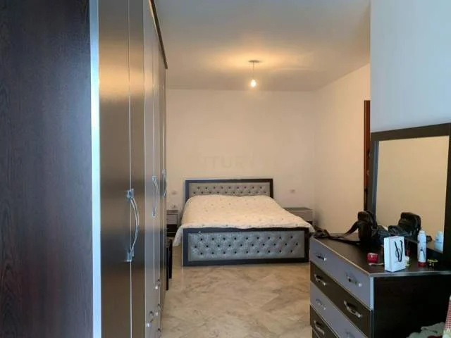 Tirane, jepet me qera 350