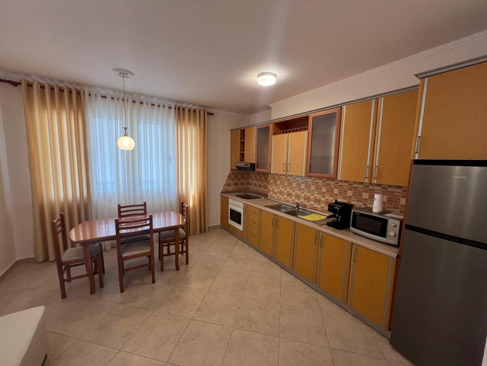 Shqiperi, jepet me qera apartament 2+1 Kati 6, 90 m² 600 € (Vasil Shanto)