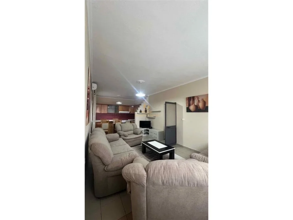 Tirane, jepet me qera apartament 1+1+Ballkon Kati 2, 90 m² 400 € (don bosko)