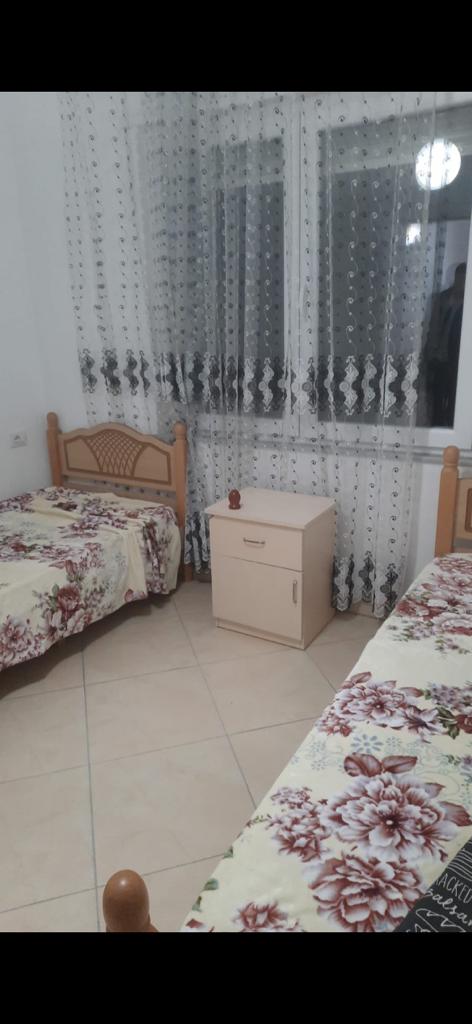 Tirane, jepet me qera apartament 2+1+A+BLK Kati 2, 120 m² 400 Euro (Shkolla bashkuar)