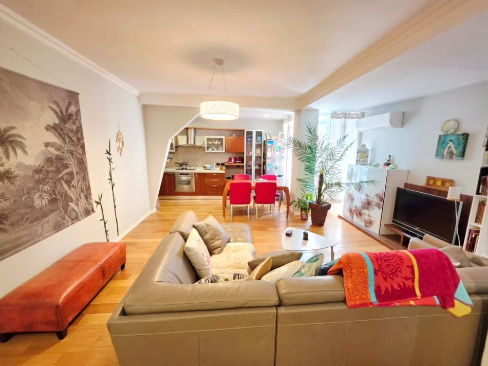 Tirane, shitet apartament 2+1 , 115 m² 409.000 € (bllok)