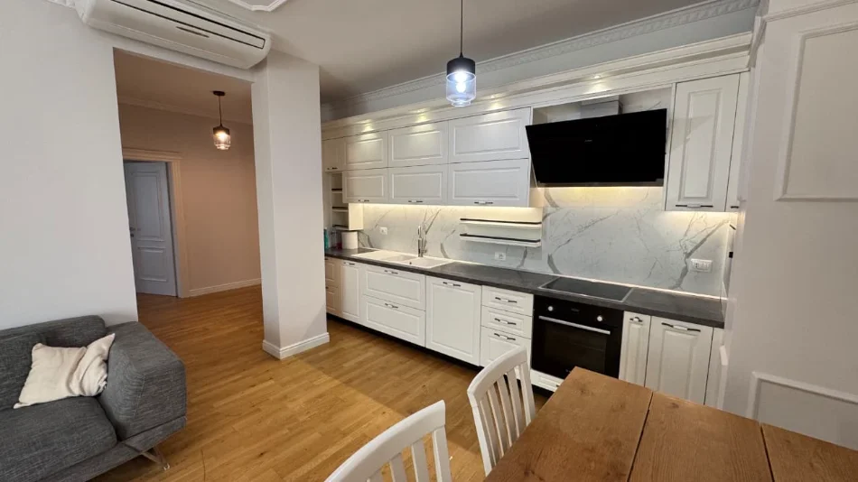 Tirane, shitet apartament 3+1+Ballkon Kati 1, 117 m² 340.000 € (Rruga Eduard Mano)