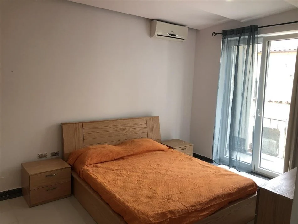 Tirane, jepet me qera apartament 2+1+Ballkon Kati 2, 75 m² 500 € (Brryli)