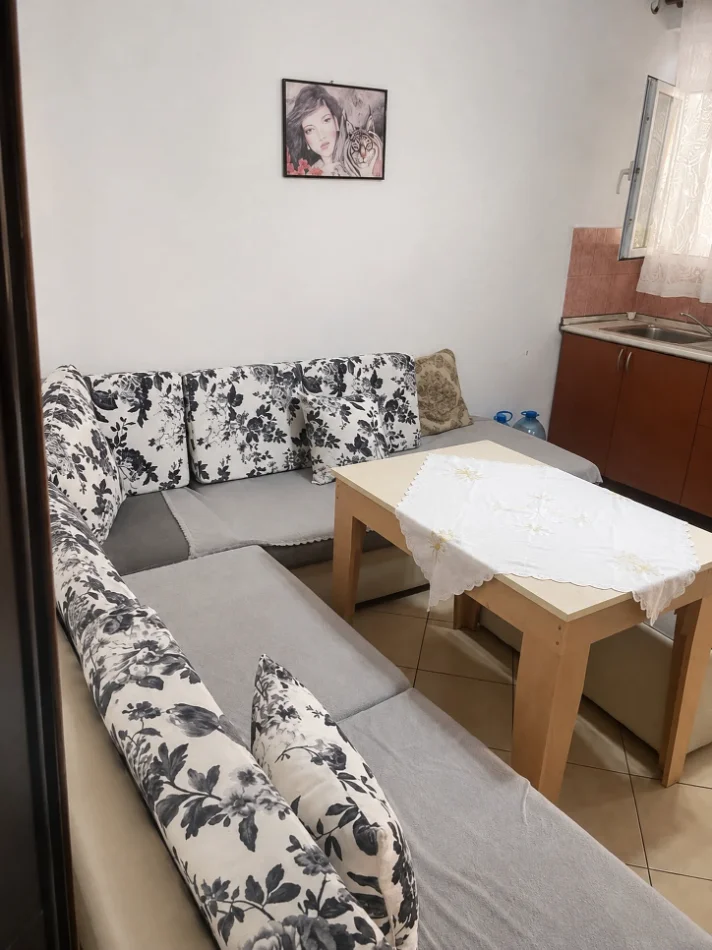 Shqiperi, jepet me qera apartament 1+1 Kati 2, 75 m² 400 € (amerikan 2)