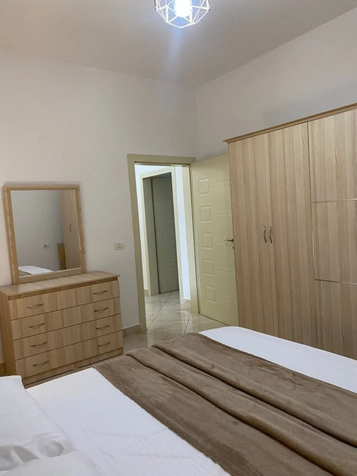 Tirane, jepet me qera apartament 1+1 Kati 3, 65 m² 400 € (Rruga dritan hoxha)
