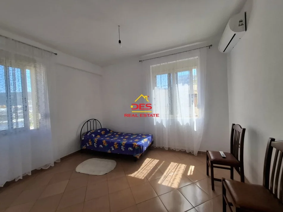 Vlore, jepet me qera apartament 2+1+Ballkon Kati 2, 120 m² 400 € (Rruga Shyqyri Ali Merka)