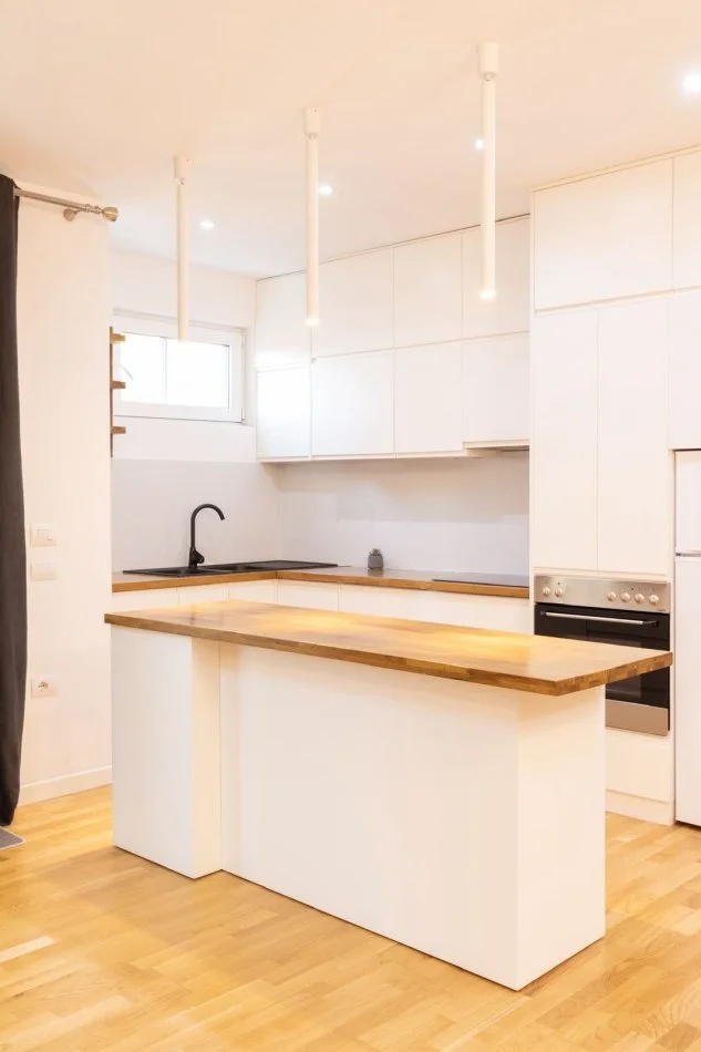 Tirane, shes apartament 2+1+Ballkon Kati 2, 105 m² 260.000 € (Rrug Hysni Begolli)