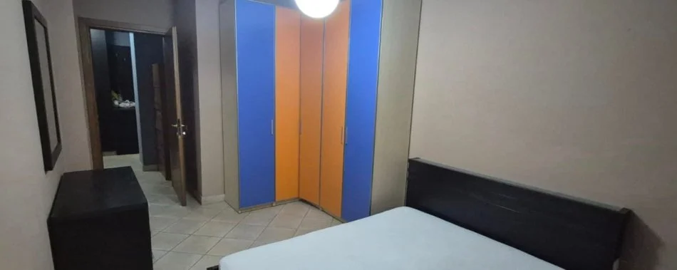 Tirane, jepet me qera apartament 2+1+Ballkon Kati 5, 700 € (Mbrapa universitetit europian)