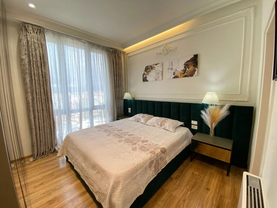 Tirane, jepet me qera apartament 2+1+Aneks+Ballkon Kati 10, 113 m² (lion Park)