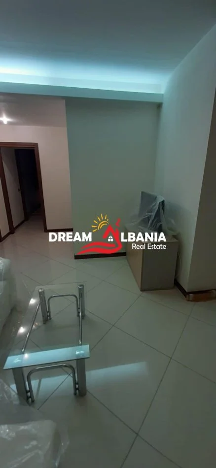 Tirane, jepet me qera apartament 1+1 Kati 2, 80 m² 450 € (ne Kinostudio, prane “Kopshtit Lala”)