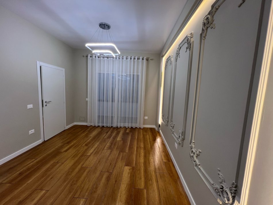 Tirane, shitet apartament 1+1+Ballkon Kati 4, 61 m² 135.000 € (Naim Frasher)