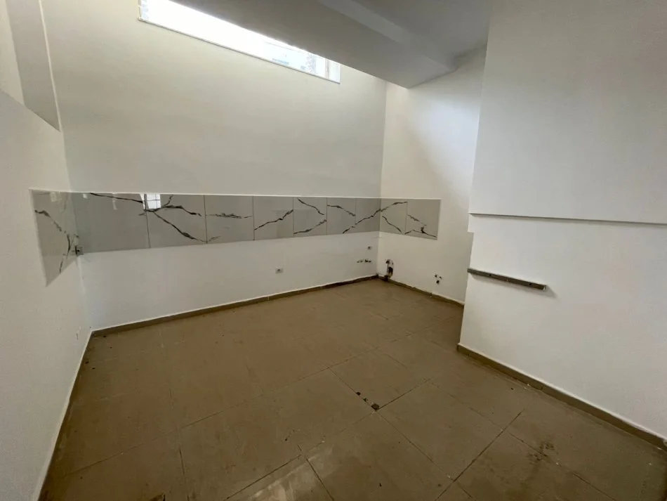 Qera Objekt Biznesi 5-katshe te Rruga Aleksander Moisiu, Tiranë - 5250€