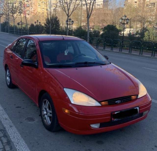 Tirane, shitet makine Ford Focus Viti 2000, 2.000 Euro