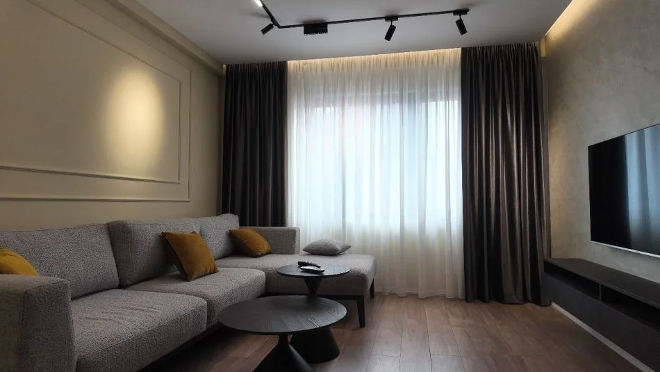 Tirane, jepet me qera apartament 2+1+Ballkon Kati 3, 120 m² 1.100 € (Reuga qemal stafa)