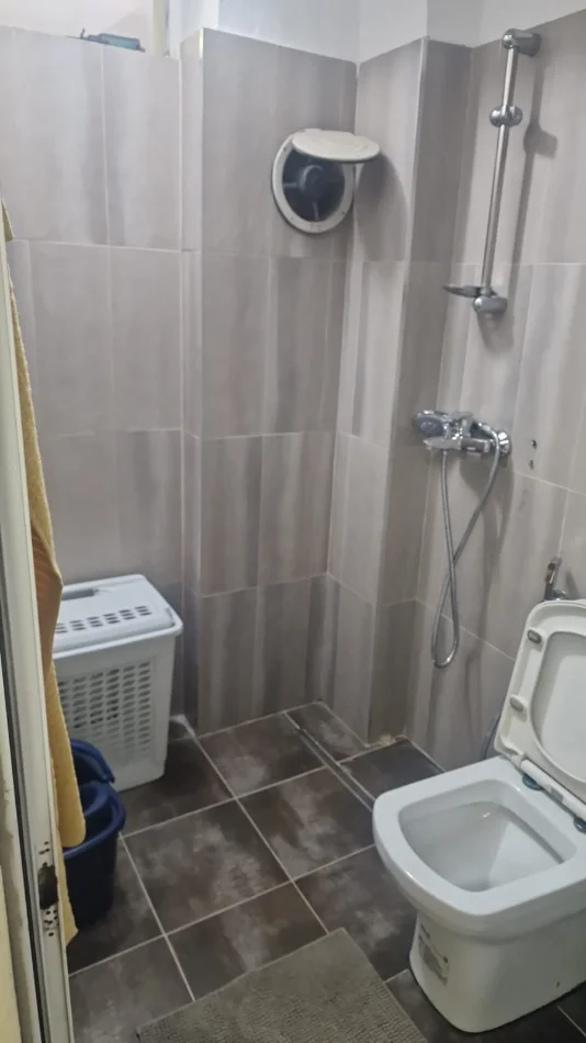 Tirane, jepet me qera apartament 1+1 Kati 3, 64 m² 500 € (Mozaiku i Tiranes ,21 Dhjetori)