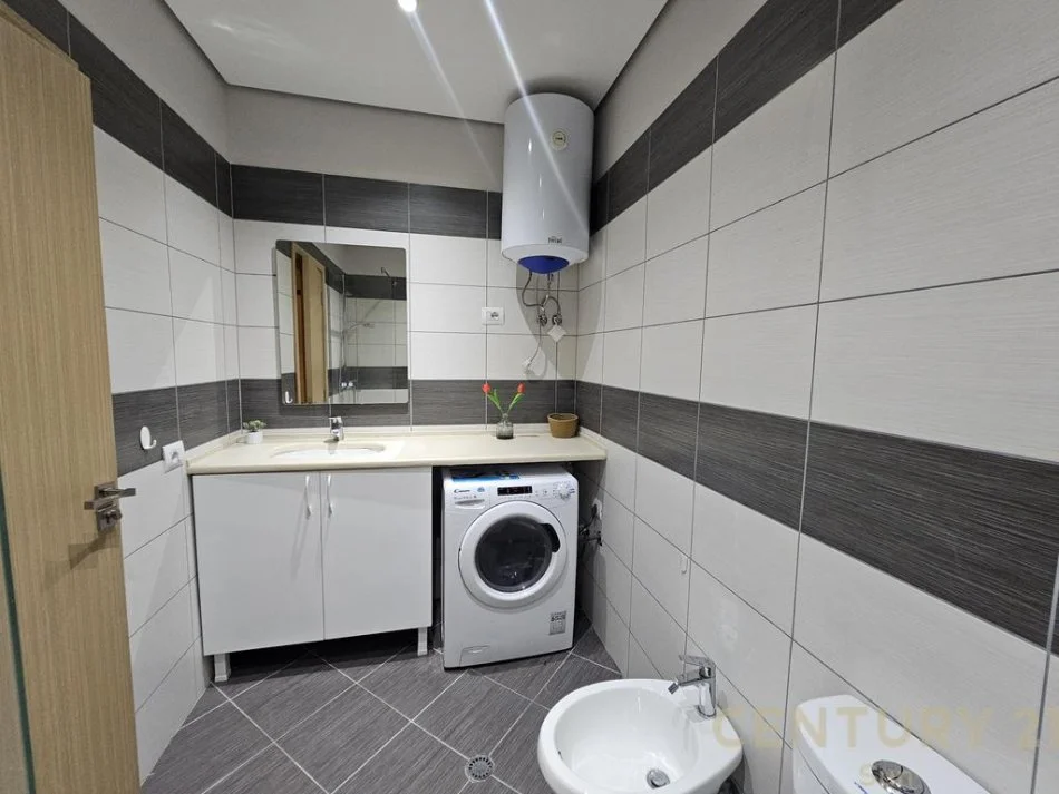 Tirane, shes apartament 2+1 Kati 11, 106 m² 265.000 € (KOMPLEKSI PANORAMA)