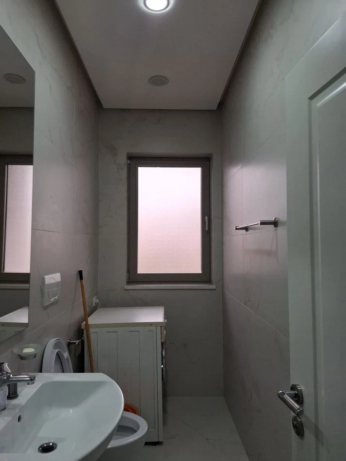 Tirane, jepet me qera apartament 3+1+Aneks+Ballkon Kati 1, 115 m² 900 € (ALI DEMI)