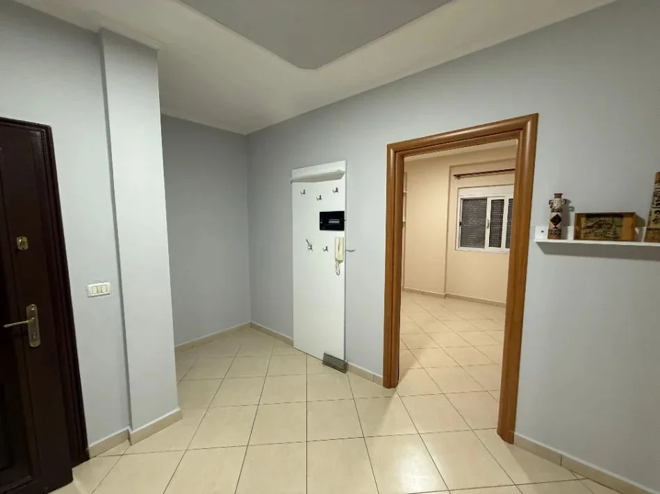Shqiperi, jepet me qera 2+1+Ballkon , 90 m² 500 € 