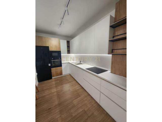 Tirane, jepet me qera apartament 2+1+BLK Kati 8, 97 m² 900 Euro (21 DHJETORI)