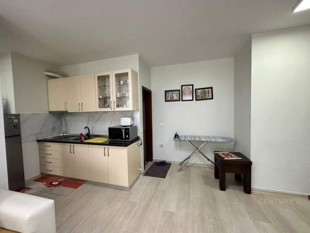 Tirane, jap me qera apartament Kati 1, 550 Euro (Bllok)