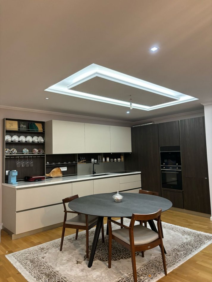 Tirane, shitet apartament 3+1+Ballkon Kati 1, 171 m² 390.000 €
