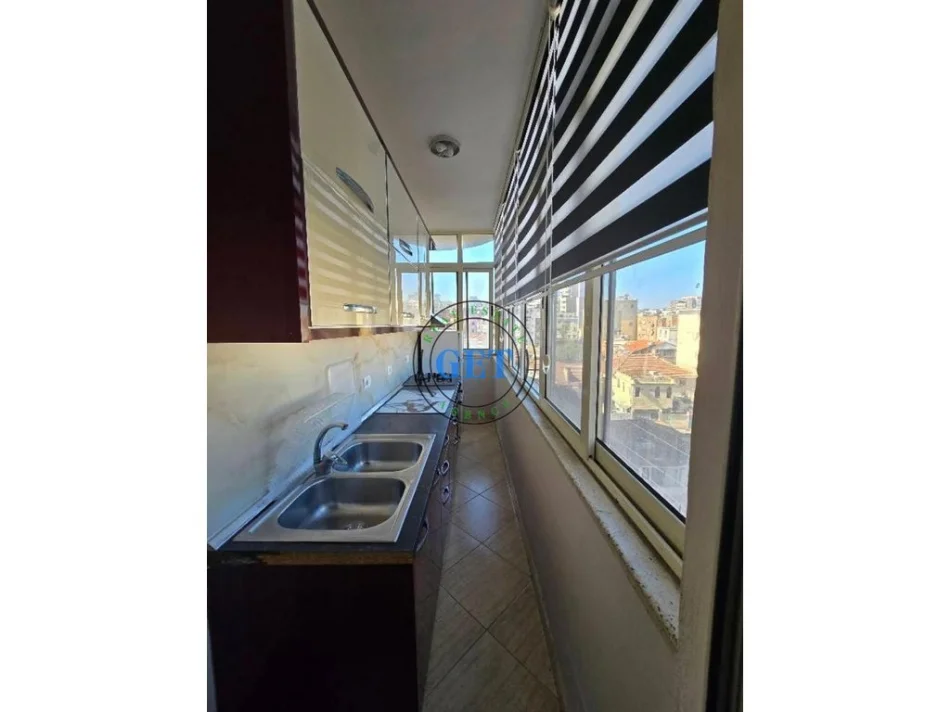Durres, jepet me qera apartament 2+1 Kati 4, 75 m² 400 € (Prane Poliklinikes)