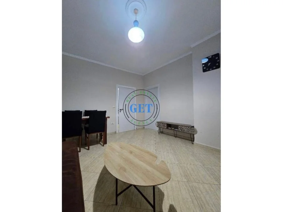 Durres, jepet me qera apartament 1+1+Ballkon , 75 m² 400 € (Poliklinika,Durres)