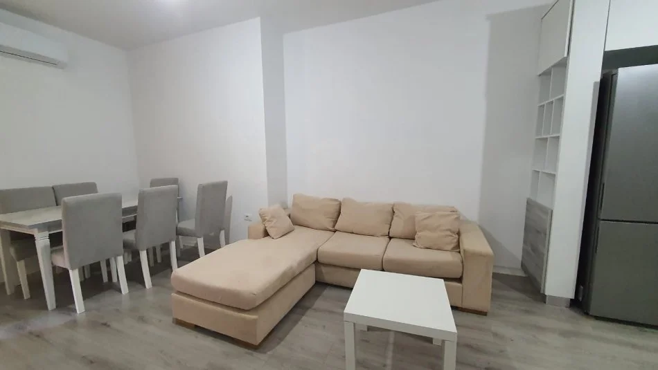 Tirane, jepet me qera apartament 1+1 Kati 4, 80 m² 400 € (Astir)