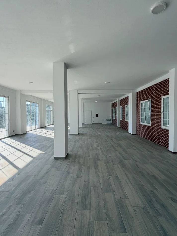 Tirane, jepet me qera ambjent biznesi Kati 0, 200 m² 850 € (Paskuqan)