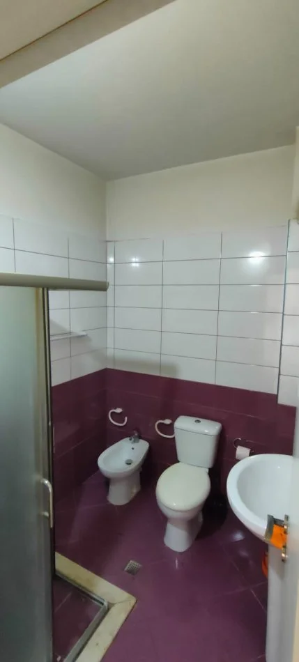 Tirane, jepet me qera apartament 2+1+Ballkon Kati 1, 90 m² 450 € (Don Bosco)