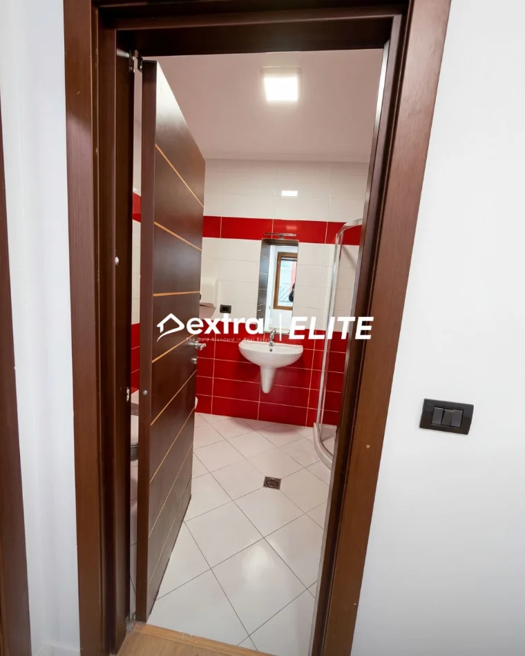 Tirane, jepet me qera zyre Kati 2, 180 m² 2.500 € (Hilton Garden Inn)