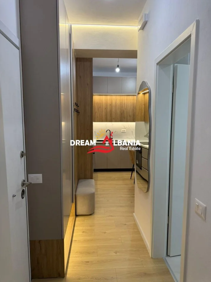 Tirane, jepet me qera apartament 1+1 Kati 7, 70 m² 500 € (Ali Dem)