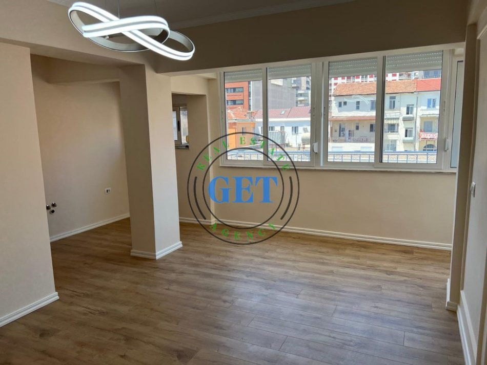 Durres, shitet apartament 2+1 Kati 3, 90 m² 155.000 € (RRUGA E PORTIT ,DURRES)