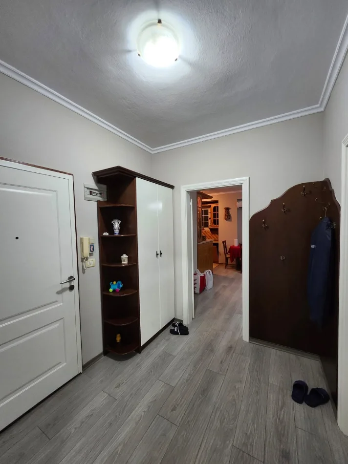 Shqiperi, jepet me qera apartament 2+1 Kati 4, 95 m² 600 € (gjimnazi qemal stafa)