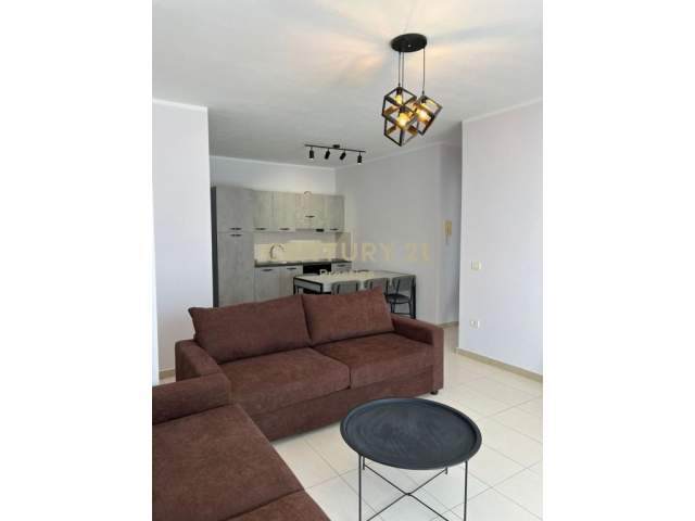 Vlore, jepet me qera apartament 2+1+A+BLK Kati 5, 100 m² 500 Euro (Lungo mare)