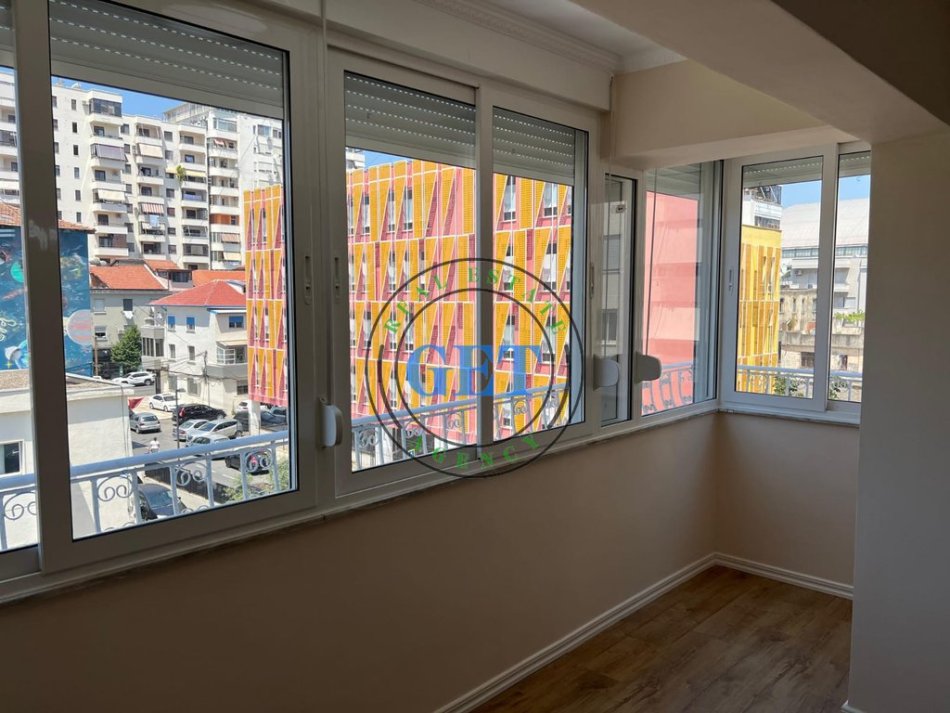 Durres, shitet apartament 2+1 Kati 3, 90 m² 165.000 € (Rruga e Re e Portit)