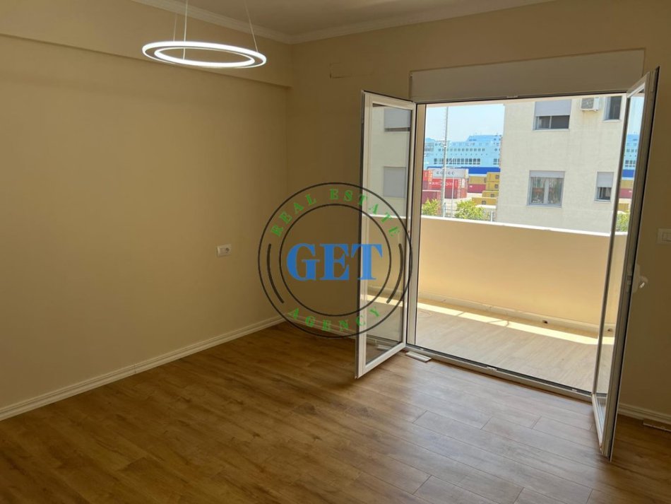 Durres, shitet apartament 2+1 Kati 3, 90 m² 165.000 € (Rruga e Re e Portit)