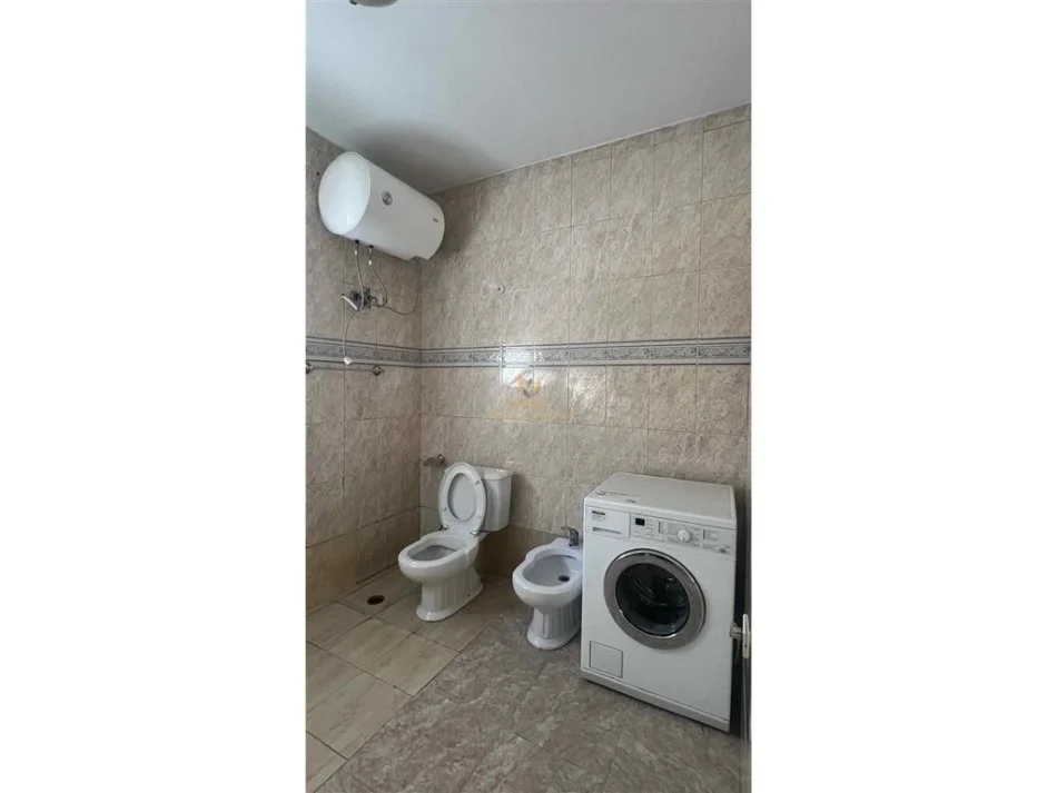 Tirane, jepet me qera apartament 1+1+Ballkon Kati 2, 90 m² 400 € (don bosko)