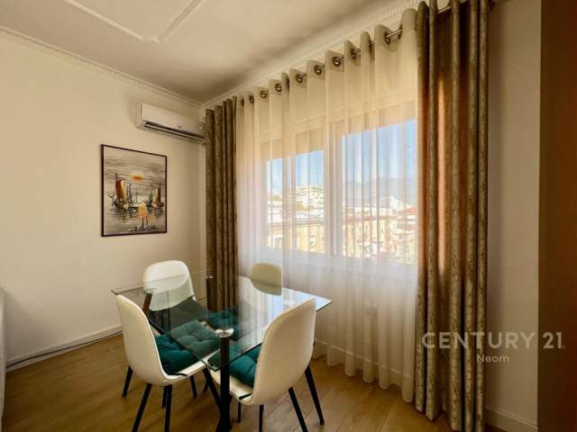 Tirane, jepet me qera apartament 2+1+BLK Kati 6, 100 m² 850 Euro (blloku)