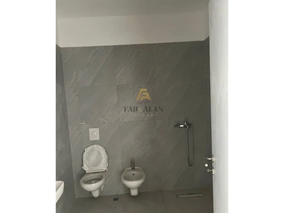 Tirane, jepet me qera apartament 2+1+2+Garazh Kati 2, 600 € (Yzberisht, Bulevardi Migjeni)