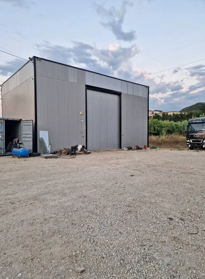Tirane, jepet me qera magazine Kati 0, 180 m² 120.000 € (vaqarr)