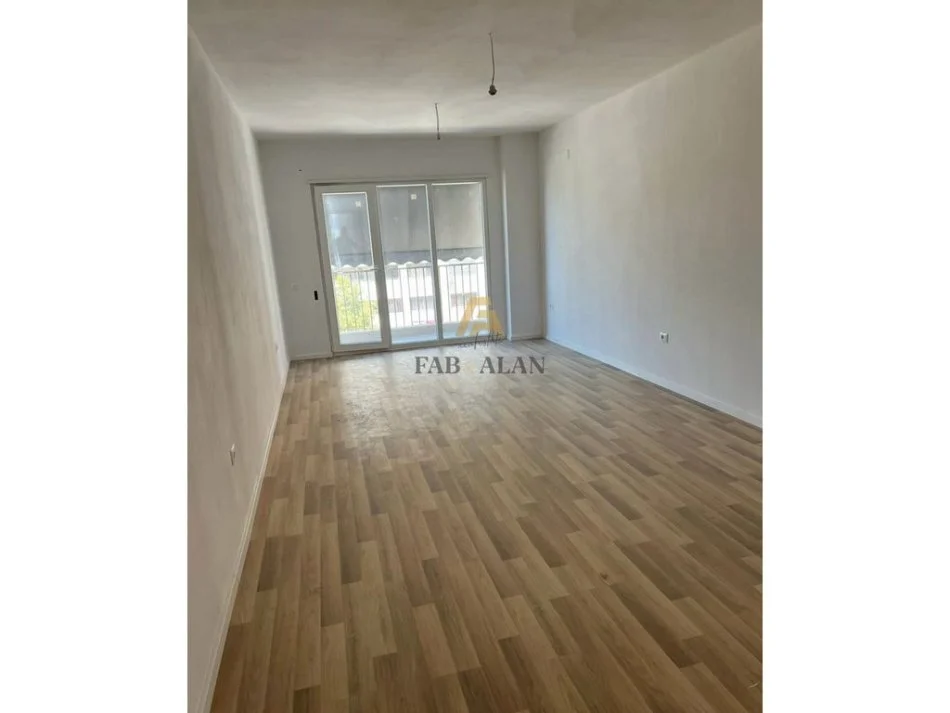 Tirane, jepet me qera apartament 2+1+2+Garazh Kati 2, 600 € (Yzberisht, Bulevardi Migjeni)